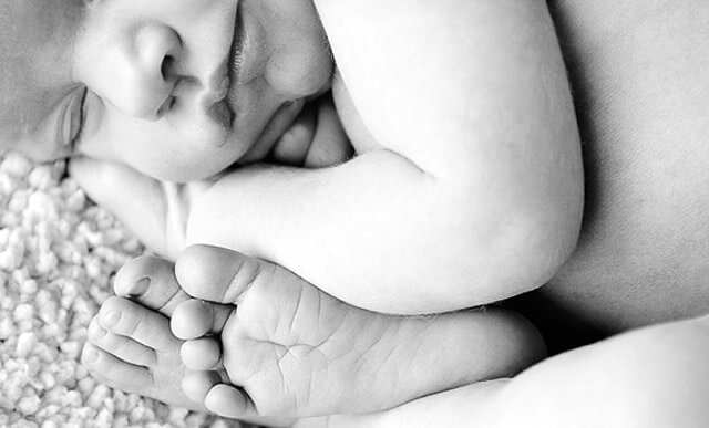 Fotografía de bebés en blanco y negro