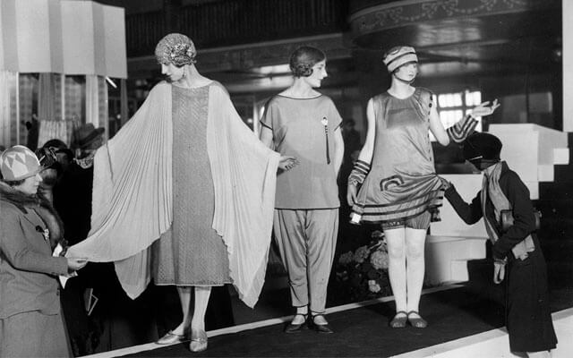 desfile en blanco y negro del modista Charles Frederick Worth desfile Charles Frederick Worth