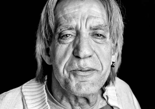 Retrato de autor de Luis Pastor Retrato de autor: Pepe Castro